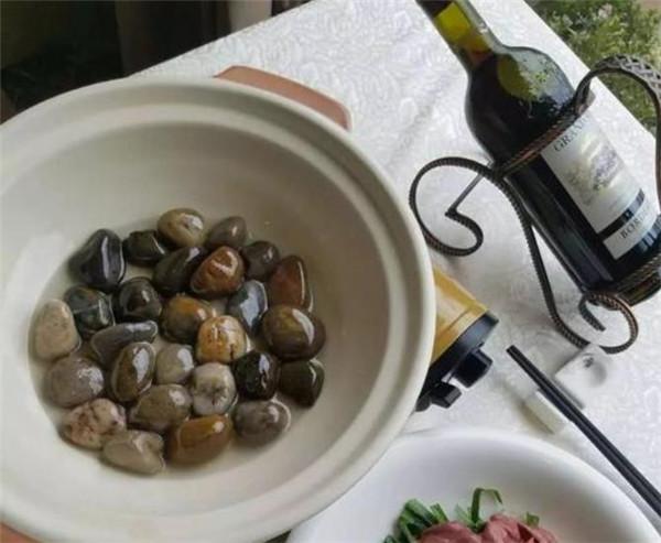 河边的石头到底是什么味道？